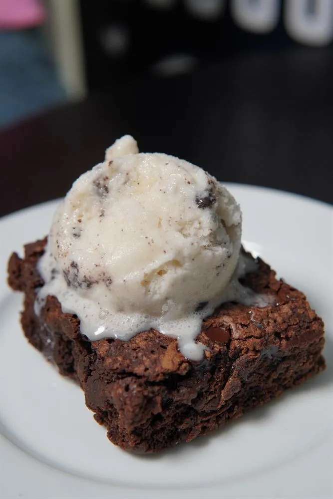 Brownie con helado